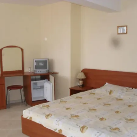 Vila Krista 3* ساني بيتش
